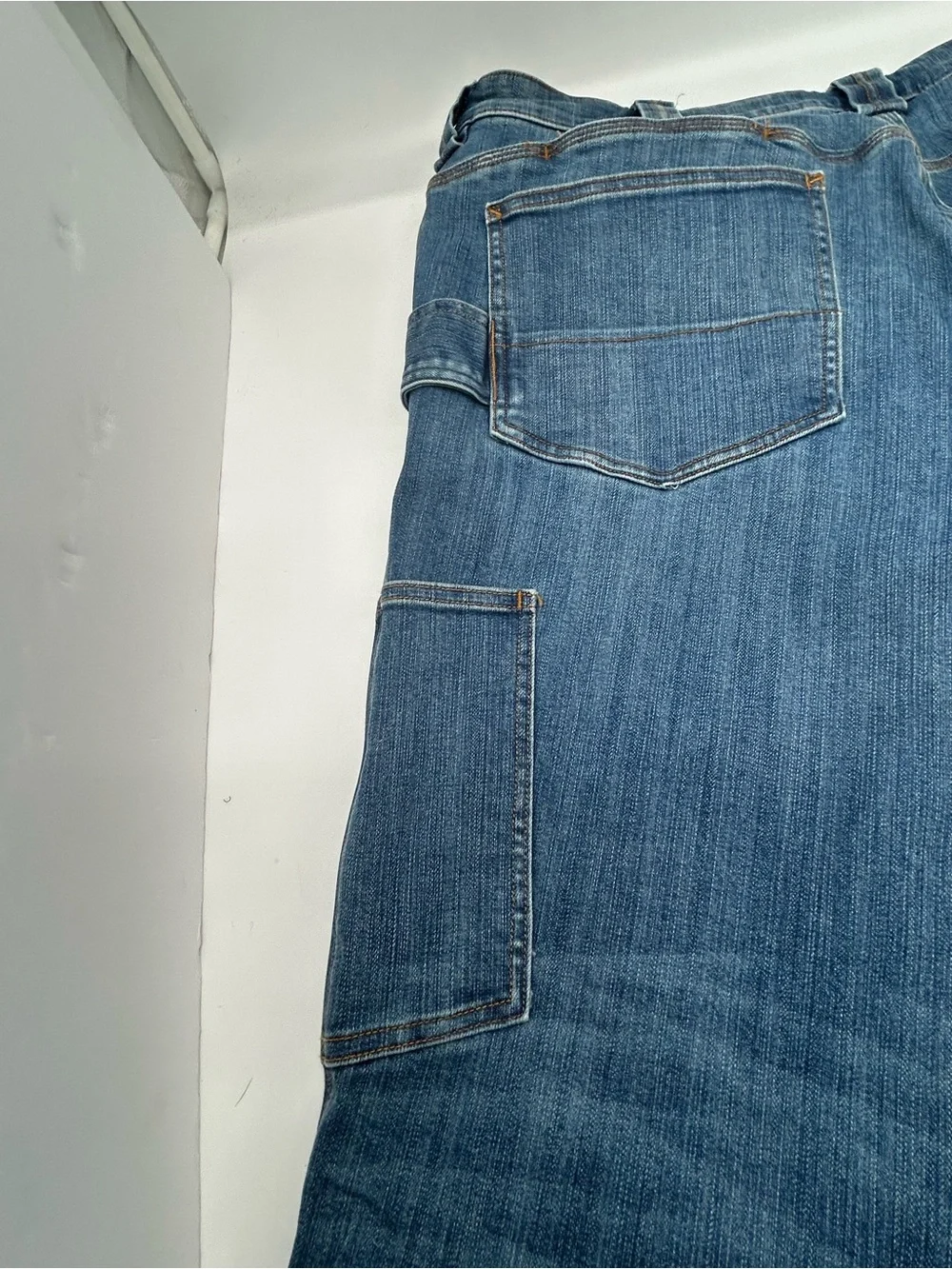 Duluth Trading Co Ballroom Flex Jeans Multiple Pockets and Hammer Loop 40x32